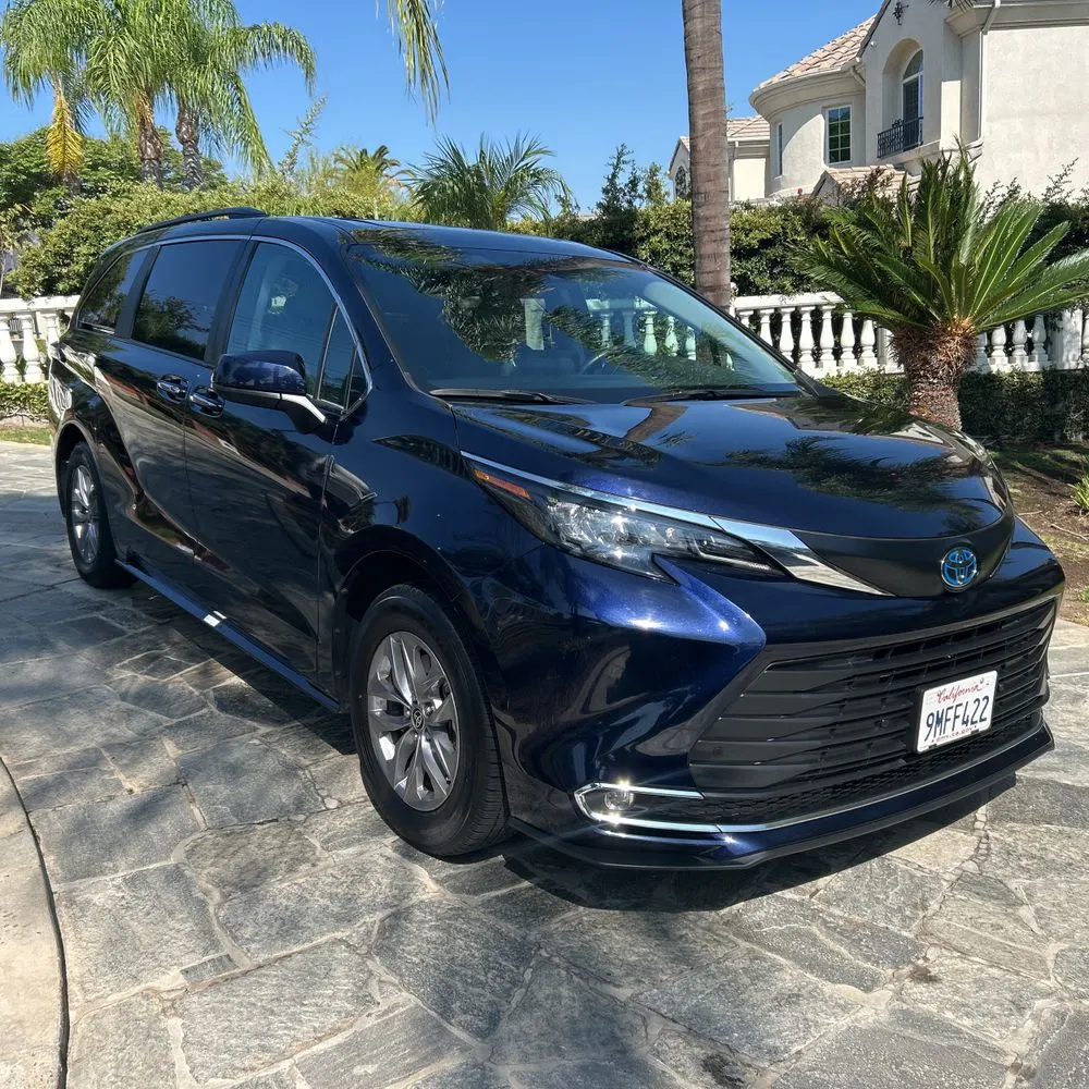2024 Toyota Sienna XLE 8-Passenger