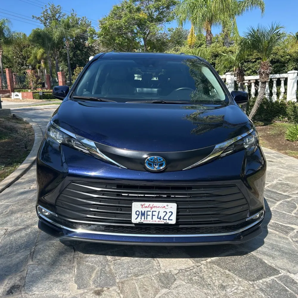 2024 Toyota Sienna XLE 8-Passenger