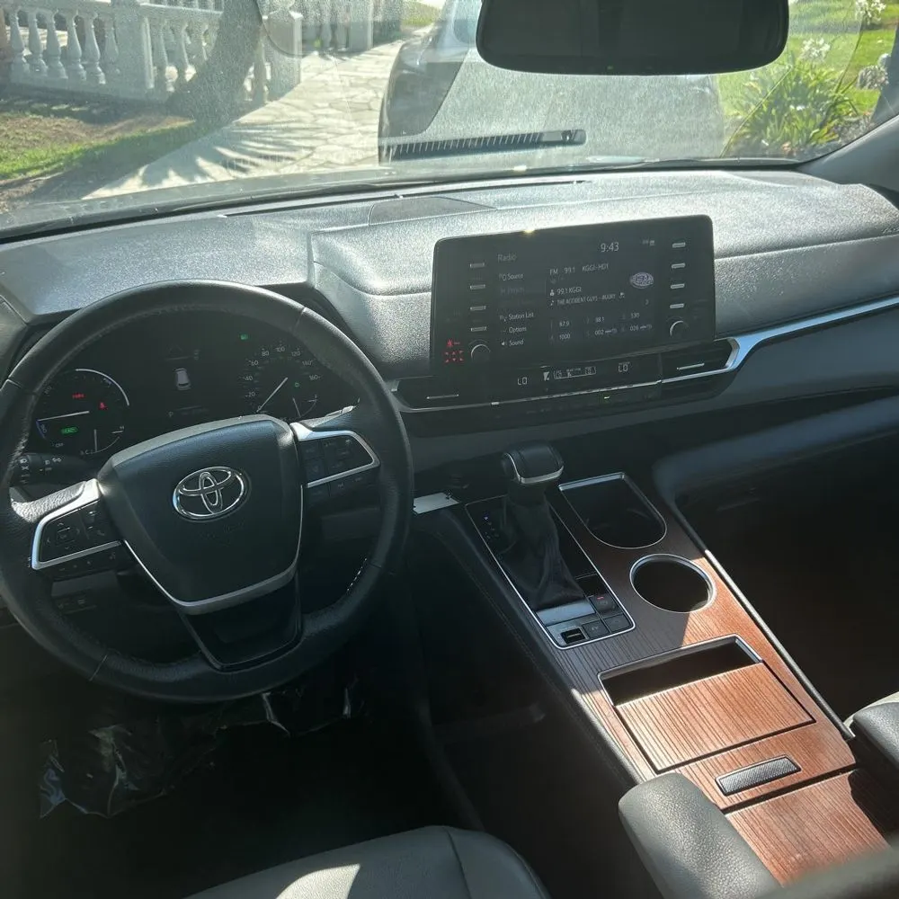 2024 Toyota Sienna XLE 8-Passenger