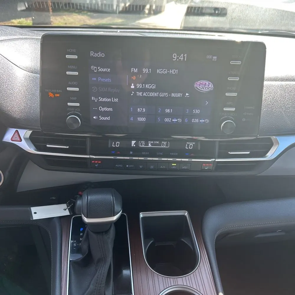2024 Toyota Sienna XLE 8-Passenger