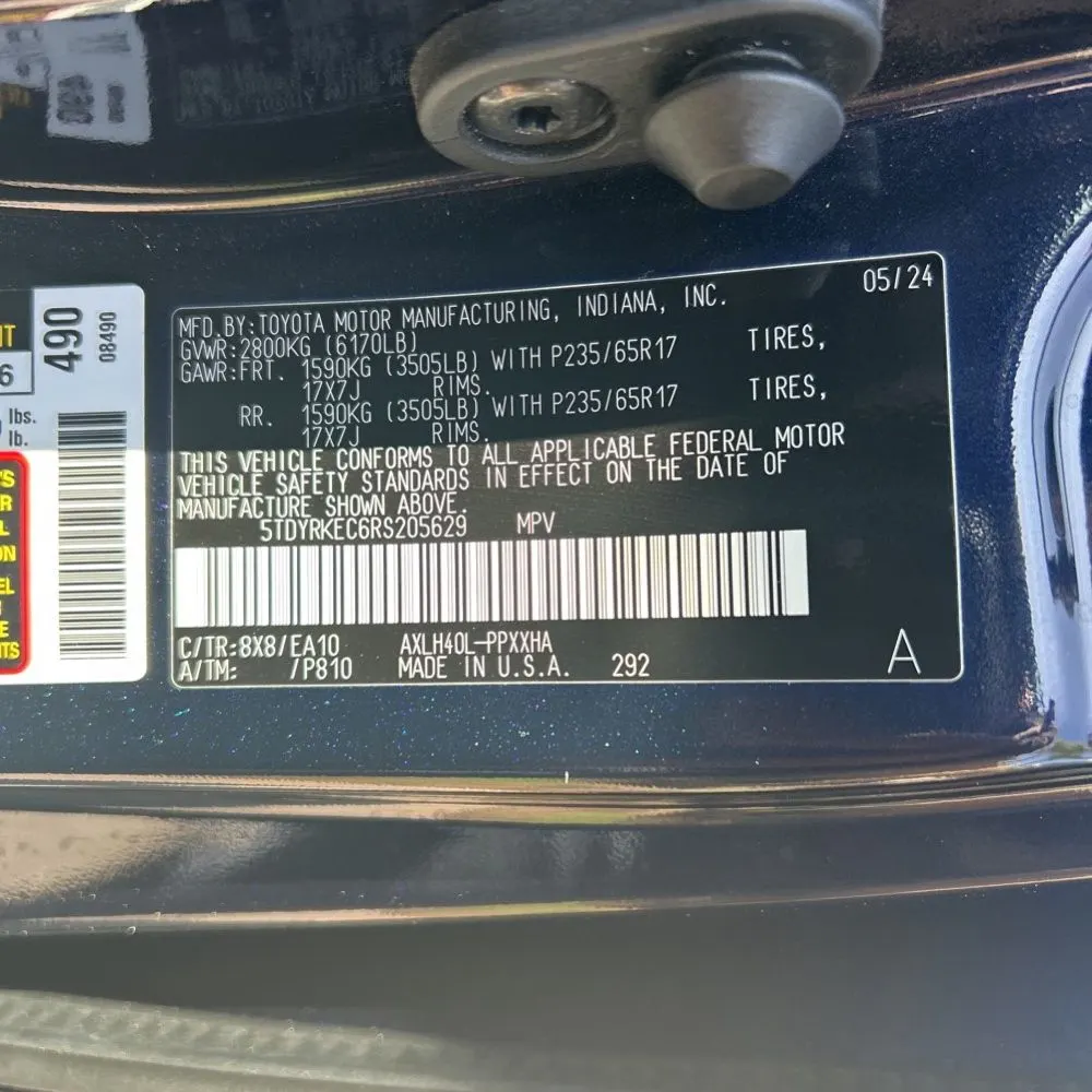 2024 Toyota Sienna XLE 8-Passenger