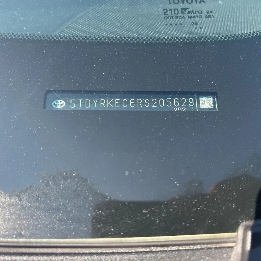 2024 Toyota Sienna XLE 8-Passenger