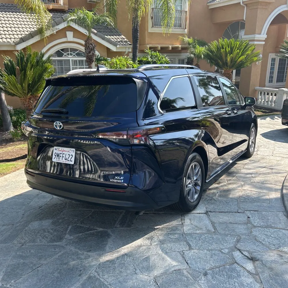 2024 Toyota Sienna XLE 8-Passenger