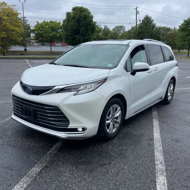 2022 Toyota Sienna Limited 7-Passenger