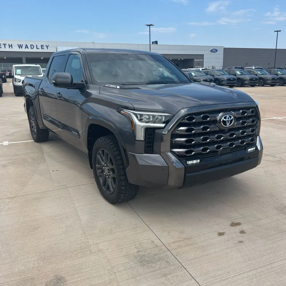 2023 Toyota Tundra Platinum HV