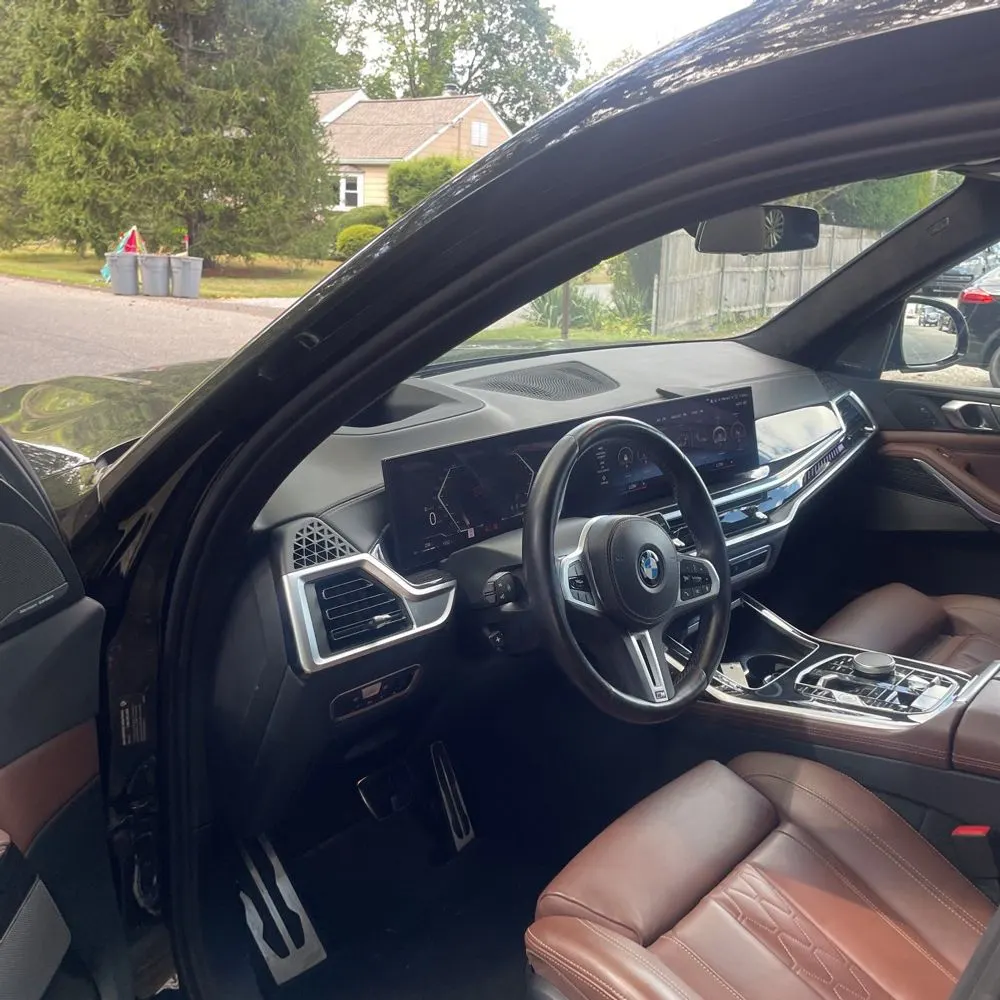 2023 BMW X7 M60i