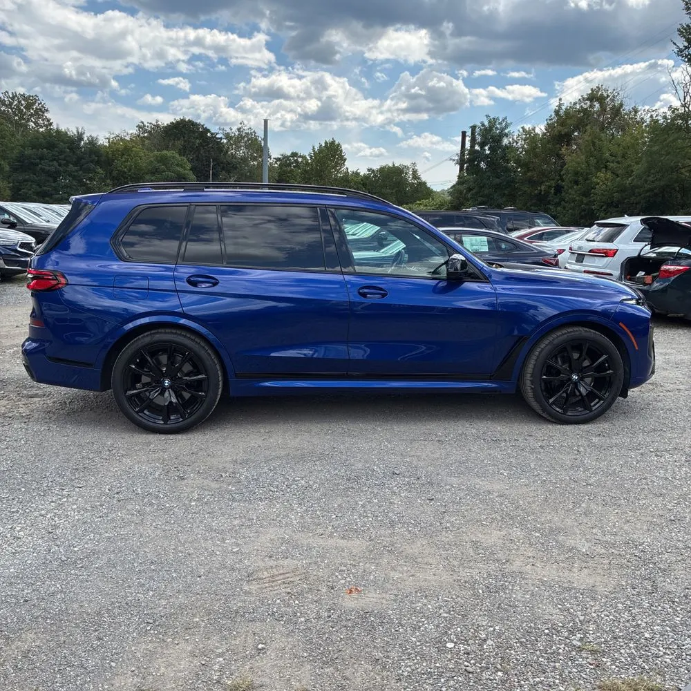 2023 BMW X7 M60i