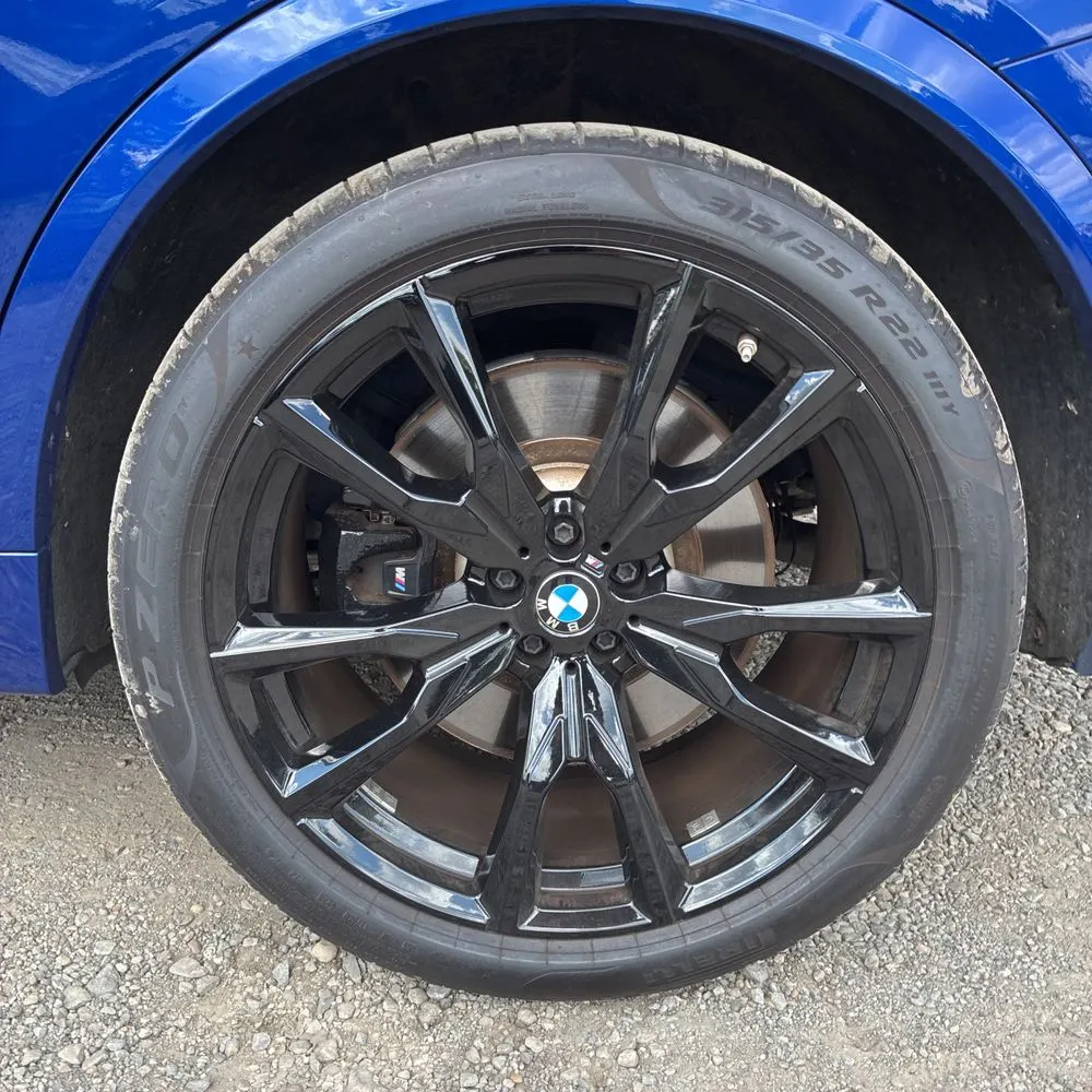 2023 BMW X7 M60i