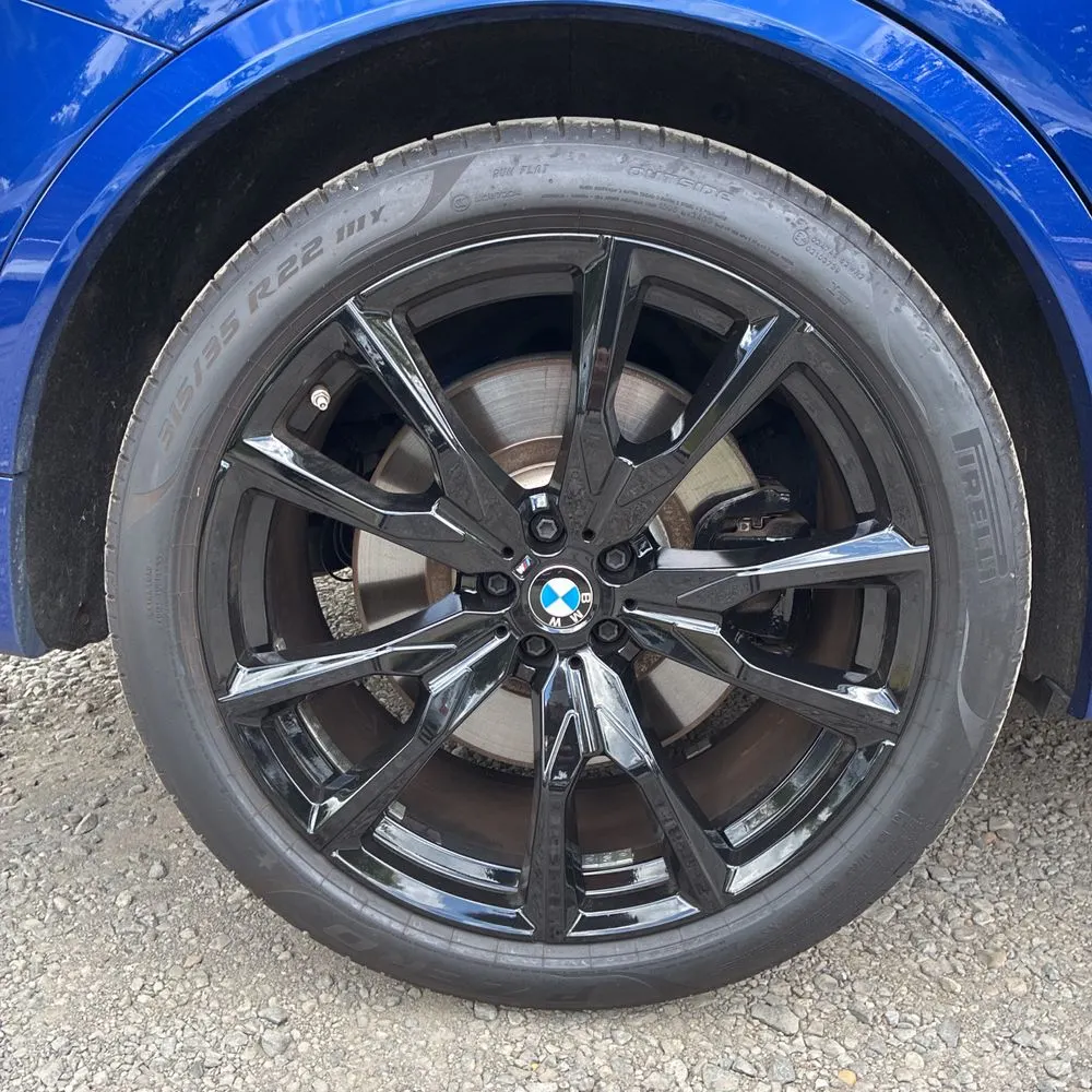 2023 BMW X7 M60i