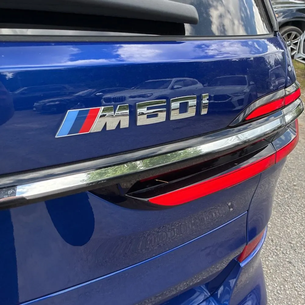 2023 BMW X7 M60i
