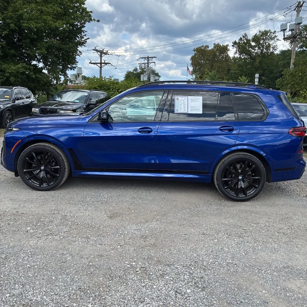 2023 BMW X7 M60i