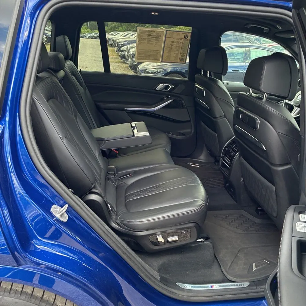 2023 BMW X7 M60i