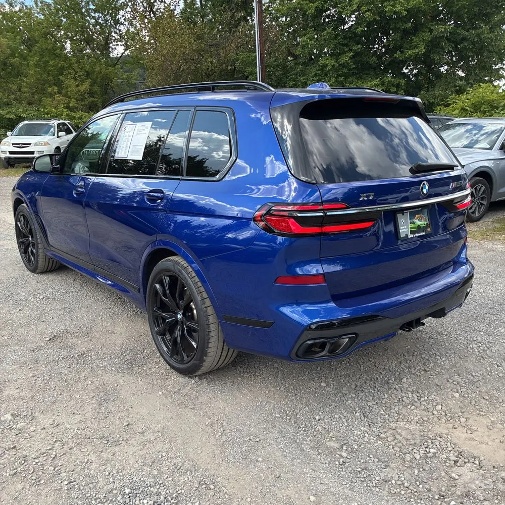 2023 BMW X7 M60i