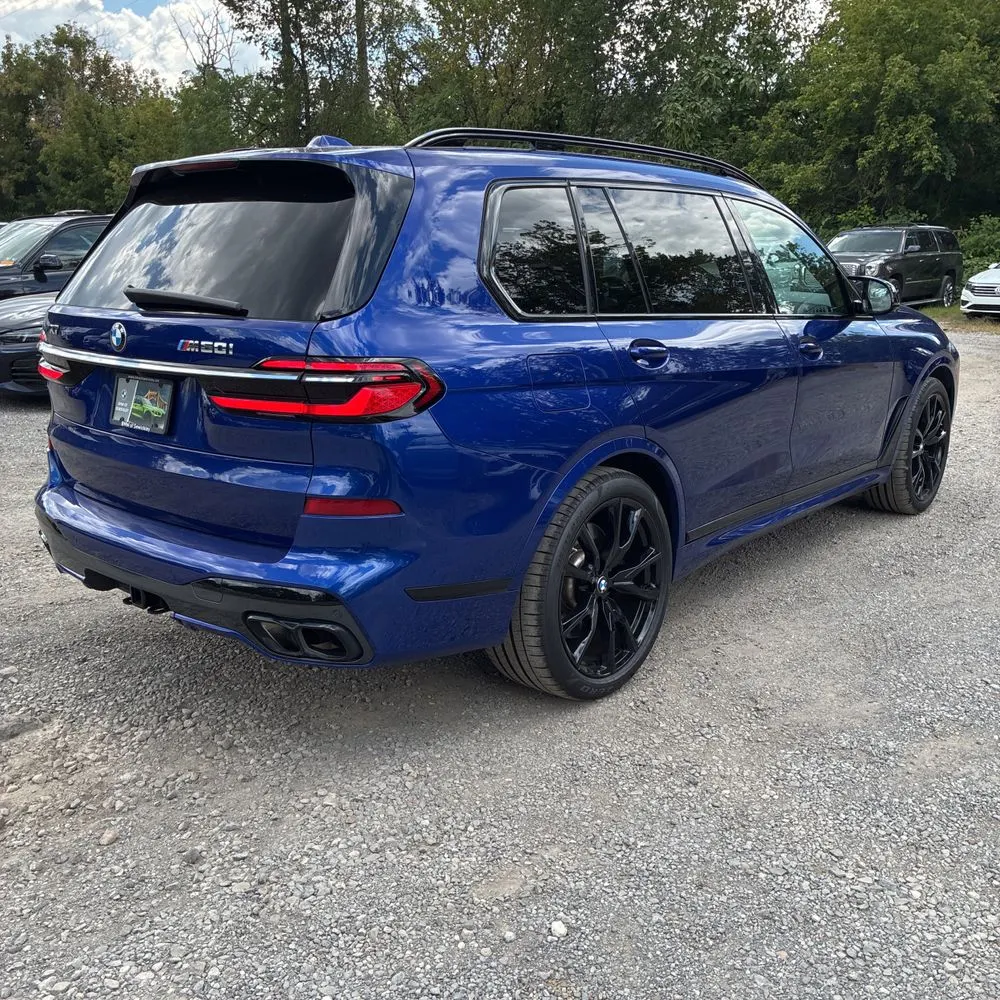 2023 BMW X7 M60i