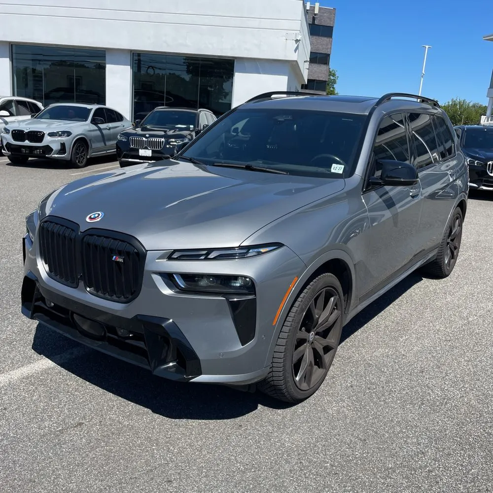 2023 BMW X7 M60i