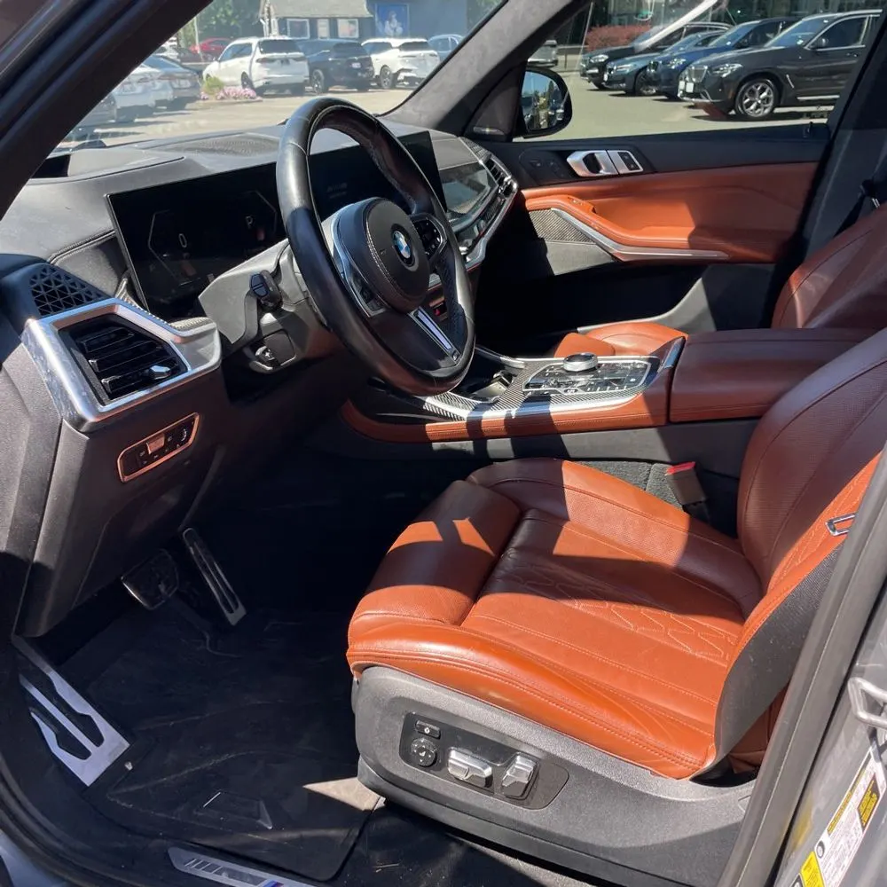 2023 BMW X7 M60i