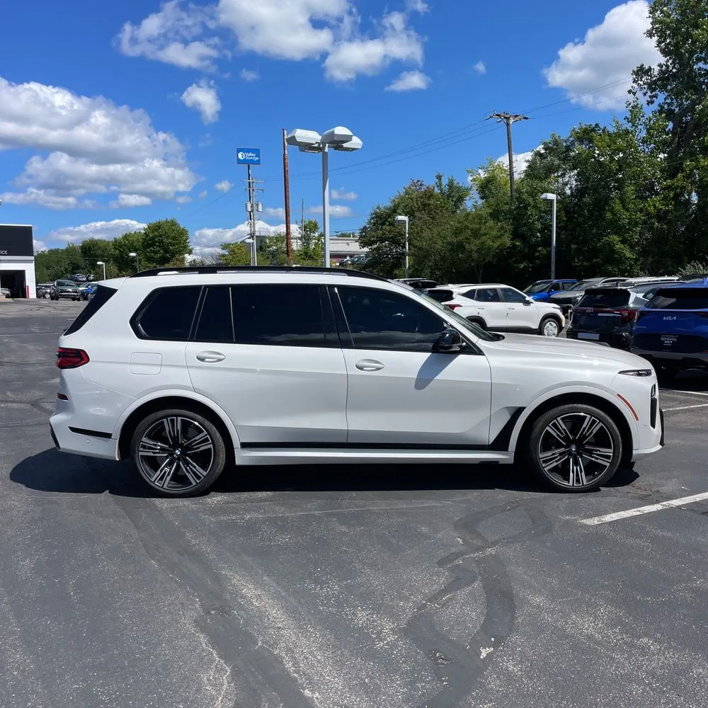 2024 BMW X7 M60i