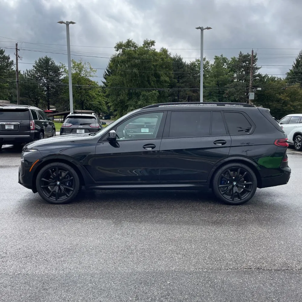 2024 BMW X7 M60i