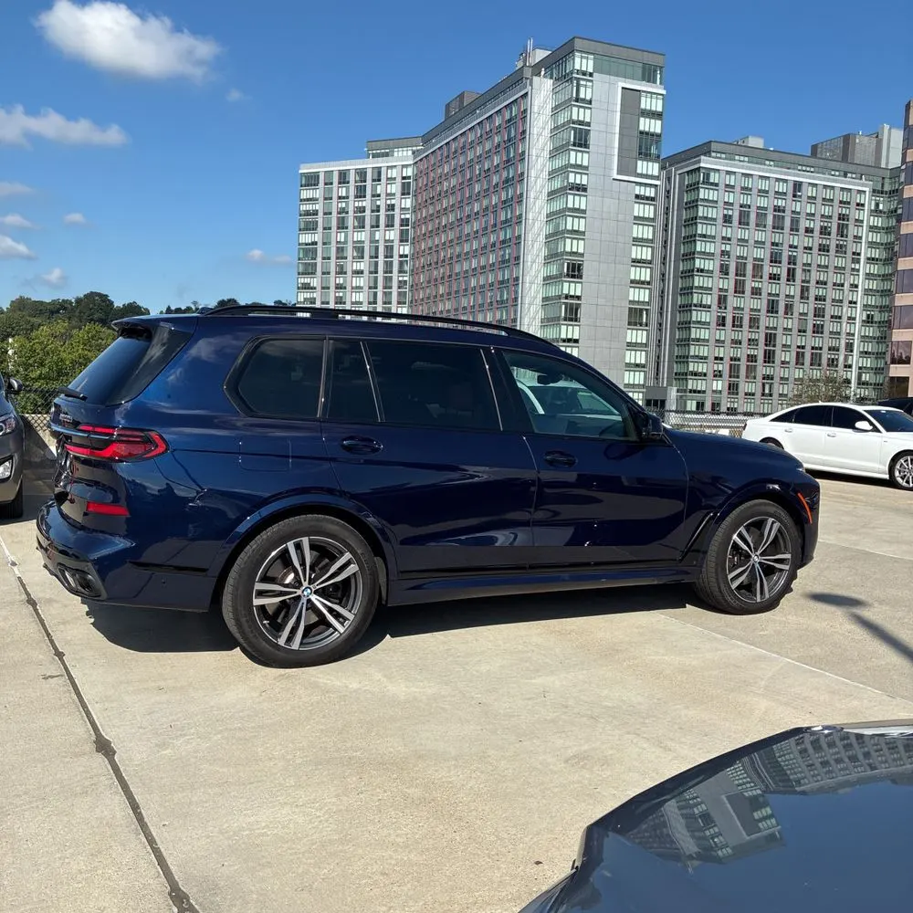 2023 BMW X7 M60i