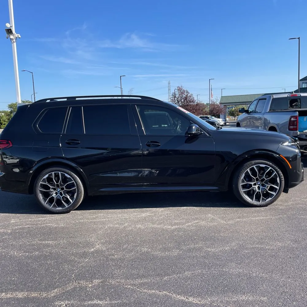 2023 BMW X7 M60i