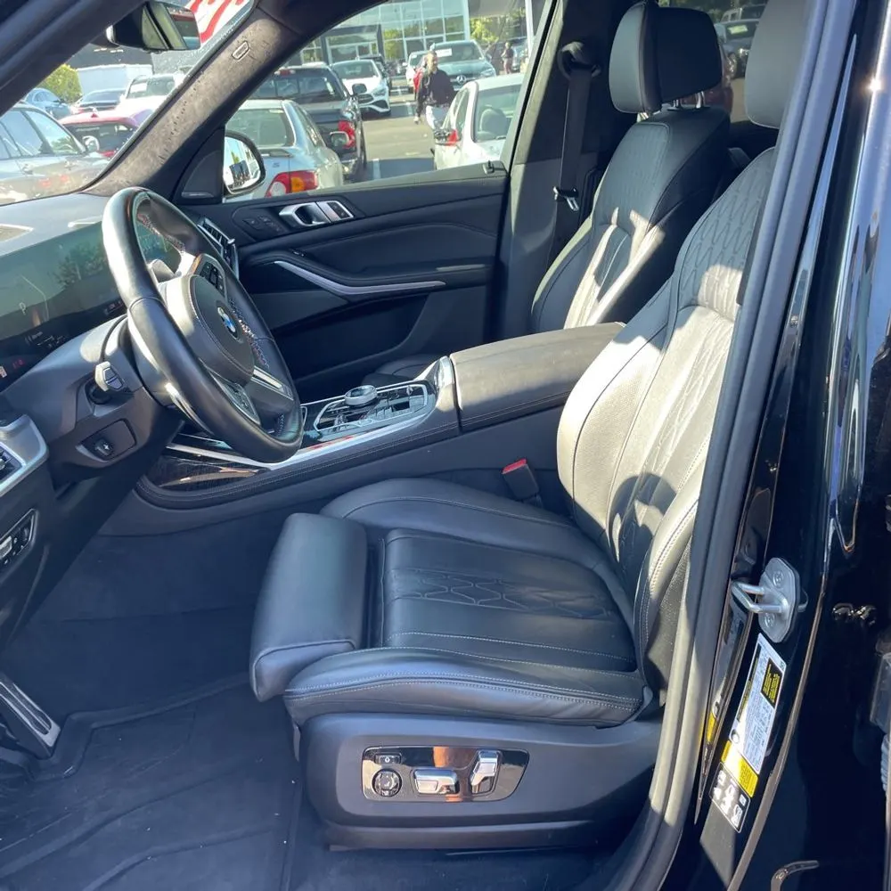 2023 BMW X7 M60i