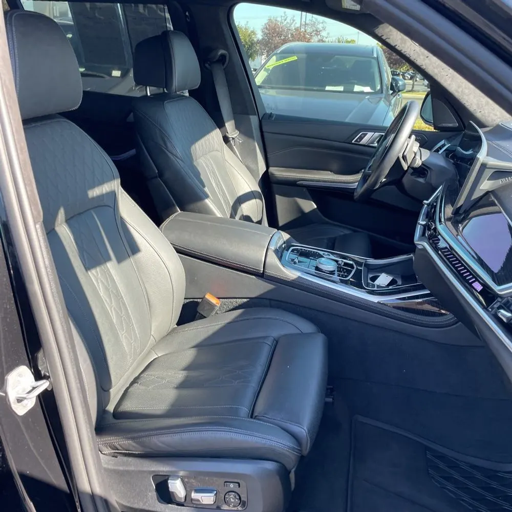 2023 BMW X7 M60i