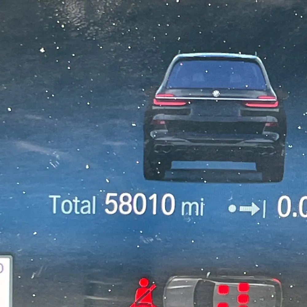 2023 BMW X7 M60i