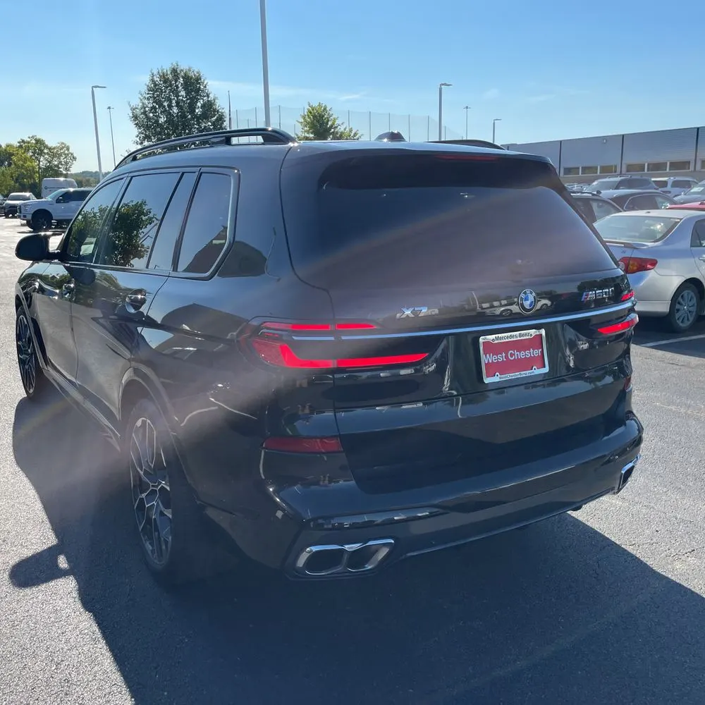 2023 BMW X7 M60i