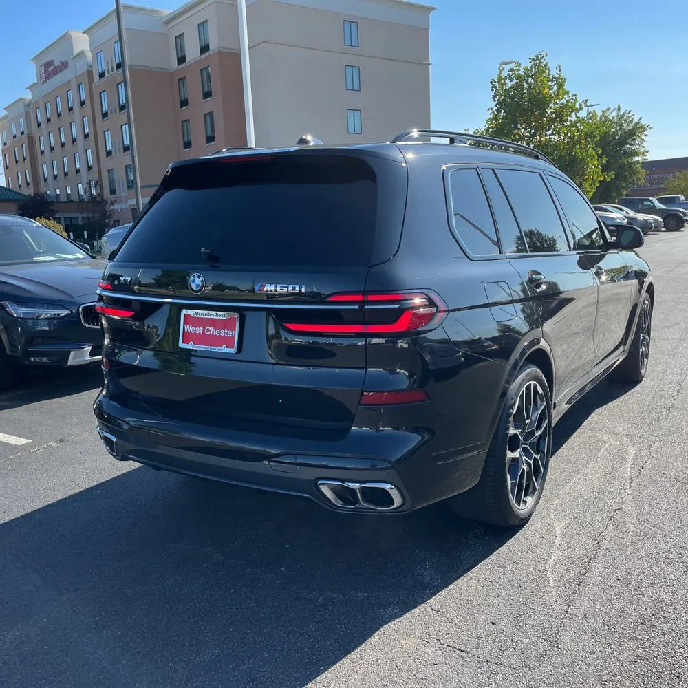 2023 BMW X7 M60i