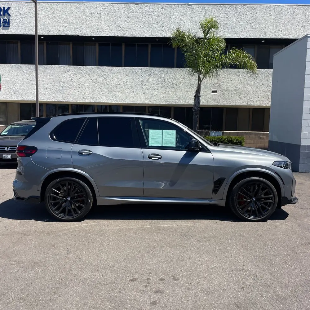 2025 BMW X5 M60i