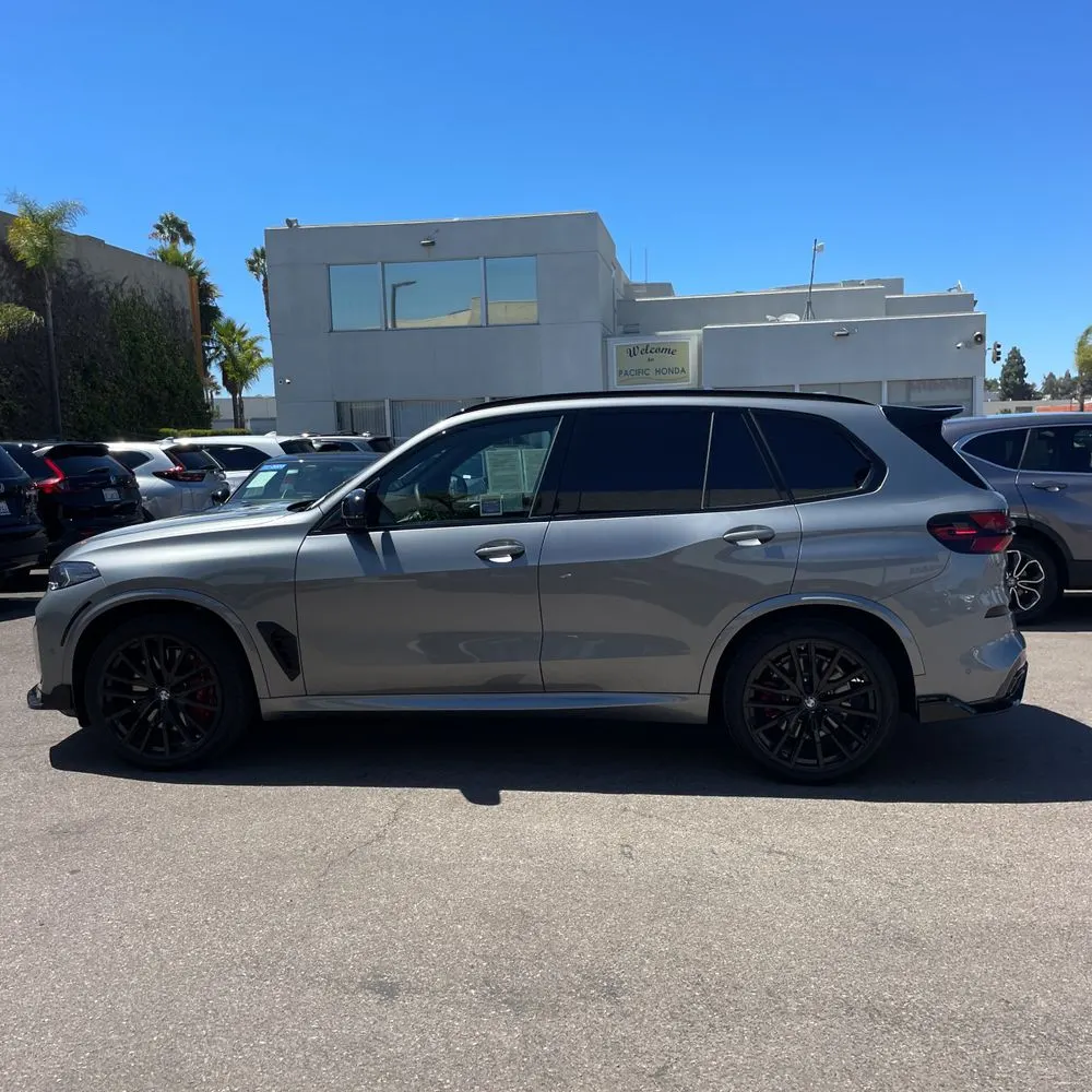 2025 BMW X5 M60i