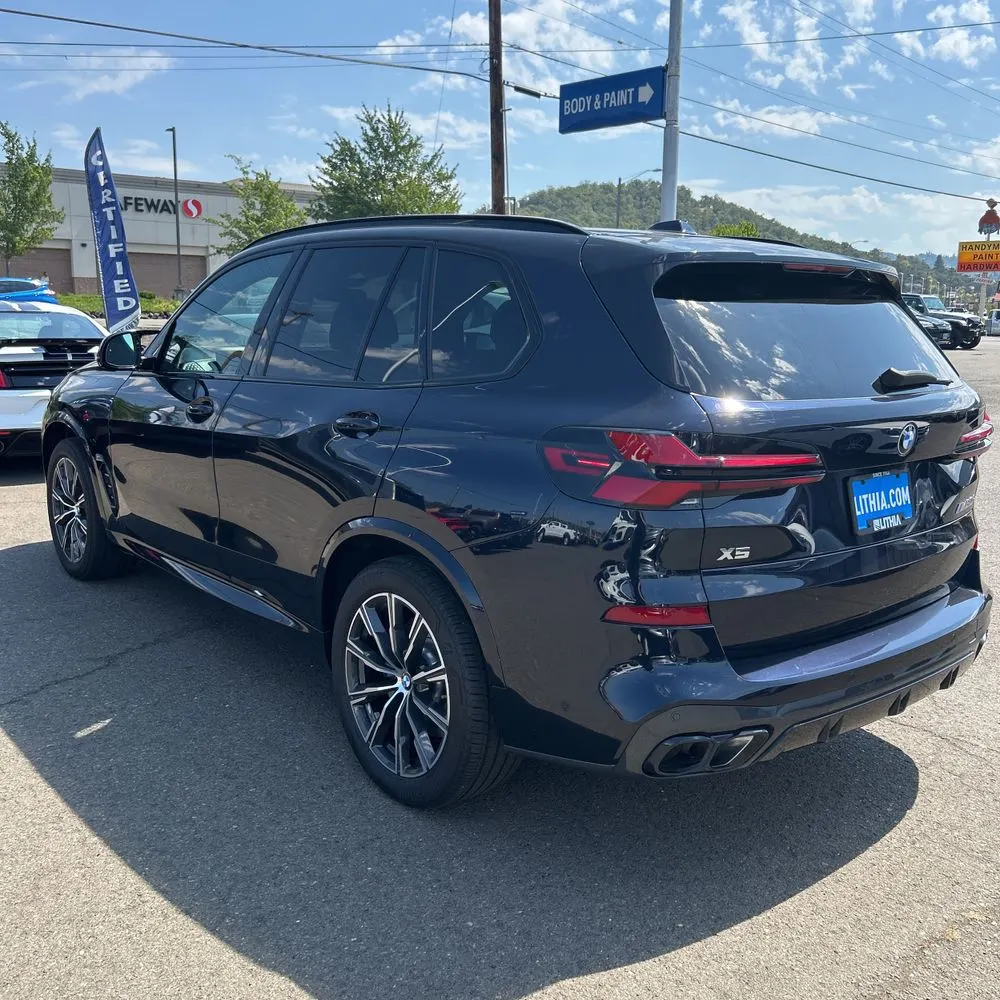 2024 BMW X5 M60i