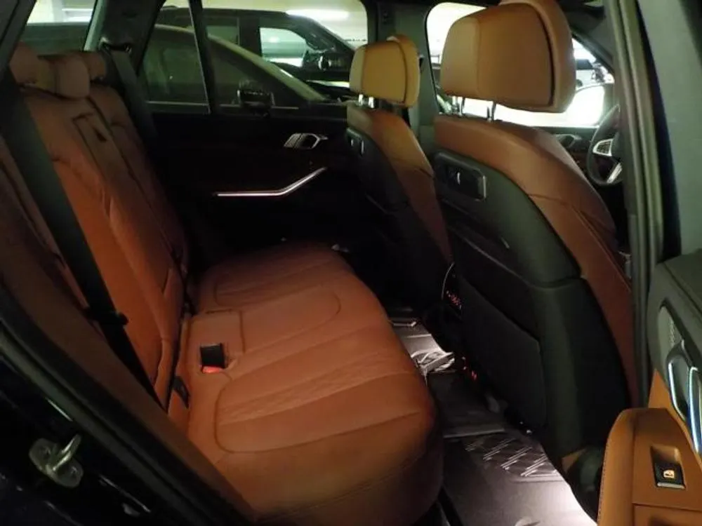 2025 BMW X5 M60i