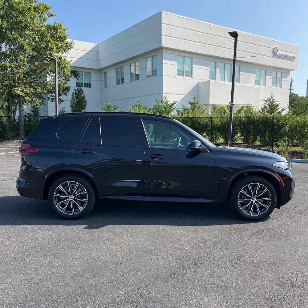 2025 BMW X5 M60i