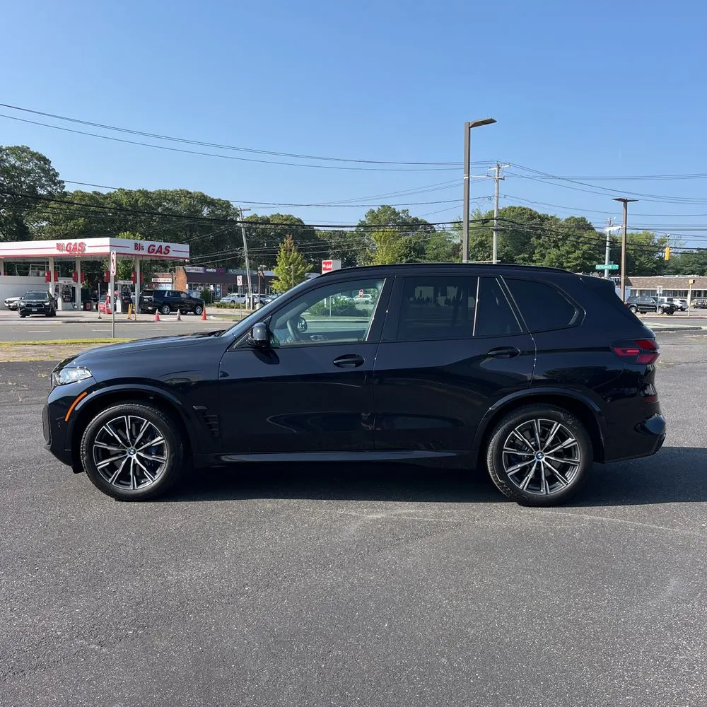 2025 BMW X5 M60i