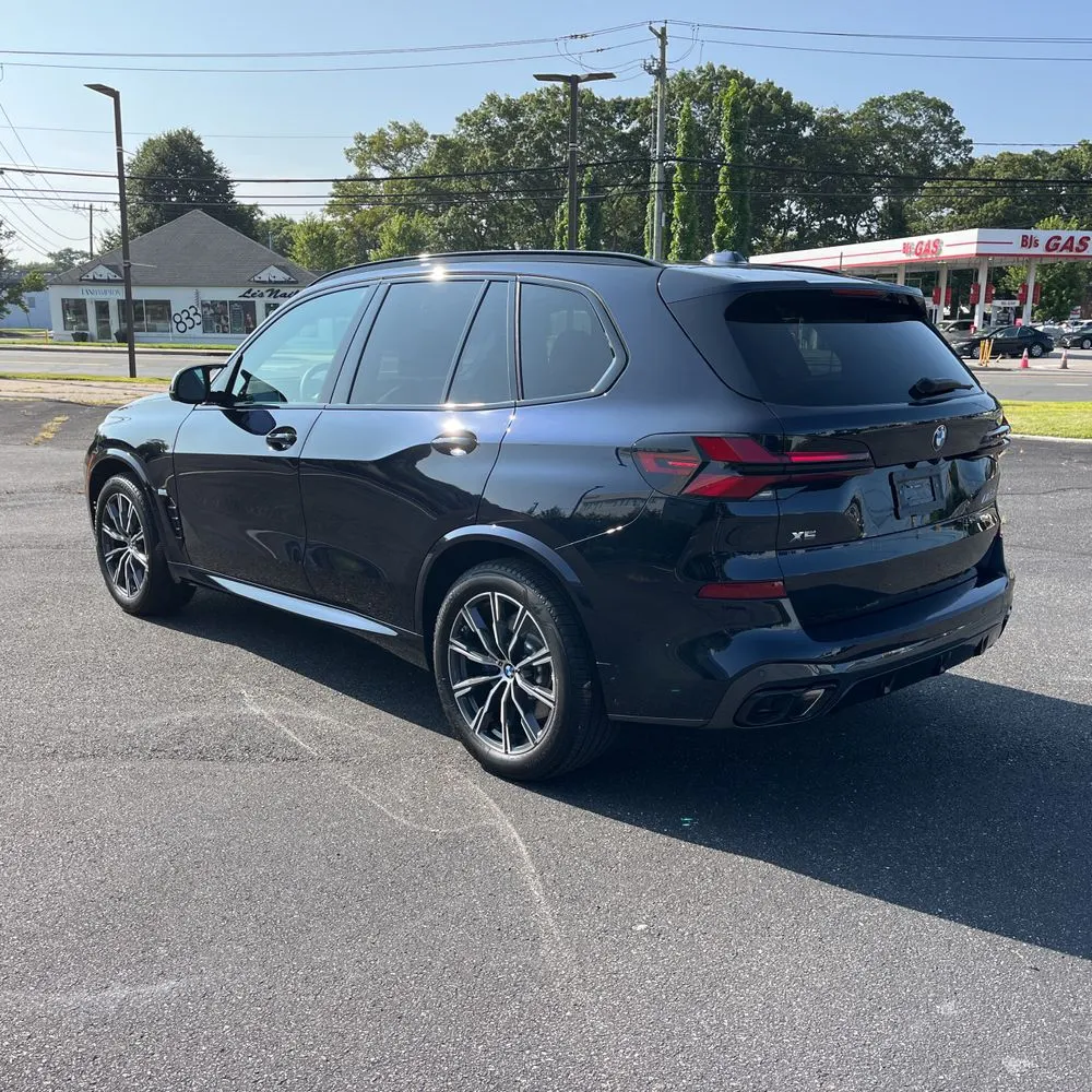 2025 BMW X5 M60i
