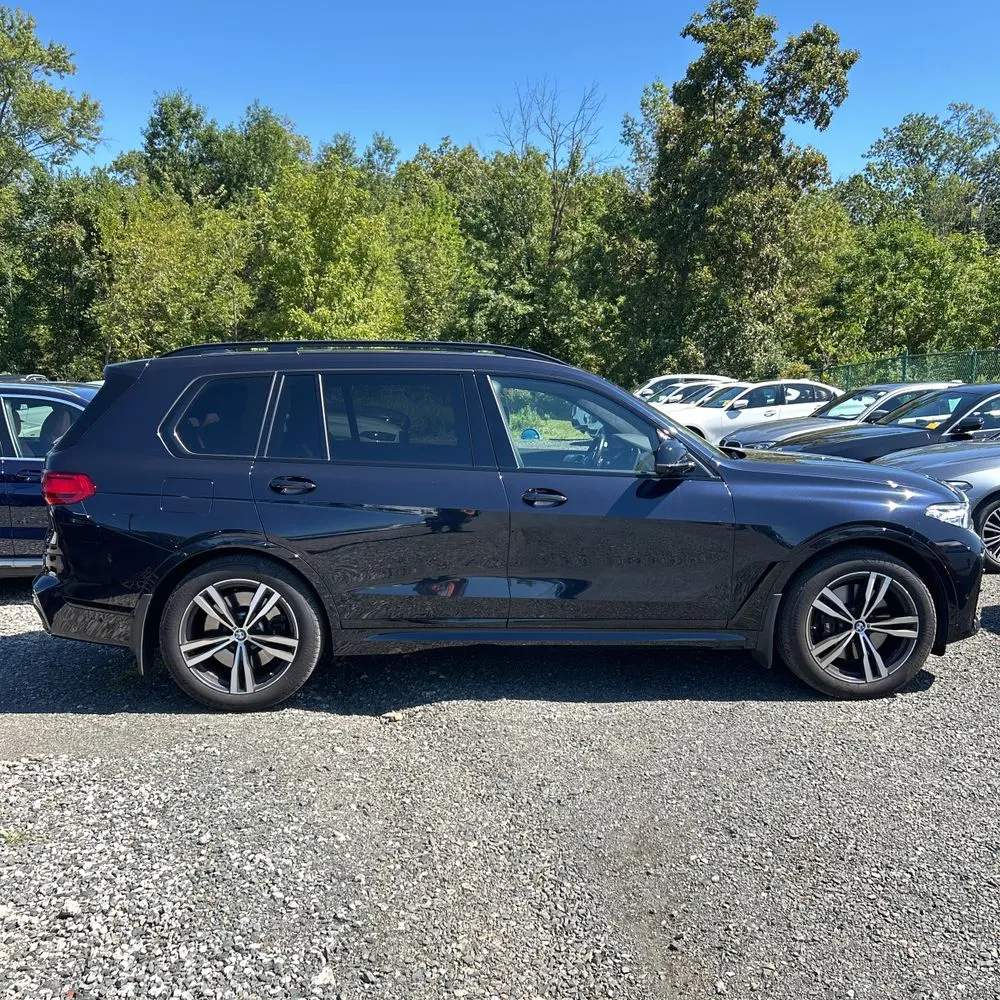 2022 BMW X7 M50i