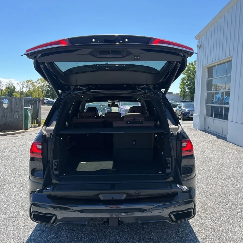 2022 BMW X7 M50i