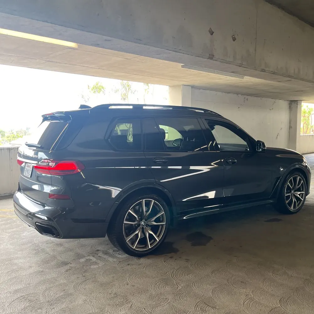 2022 BMW X7 M50i
