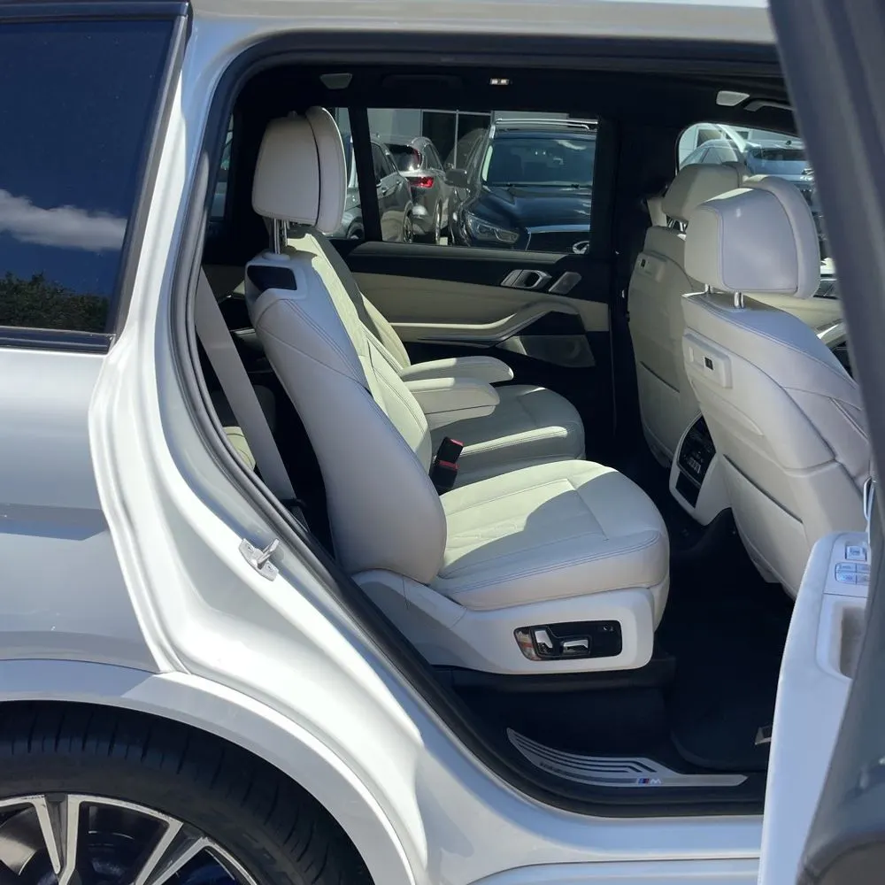 2021 BMW X7 M50i