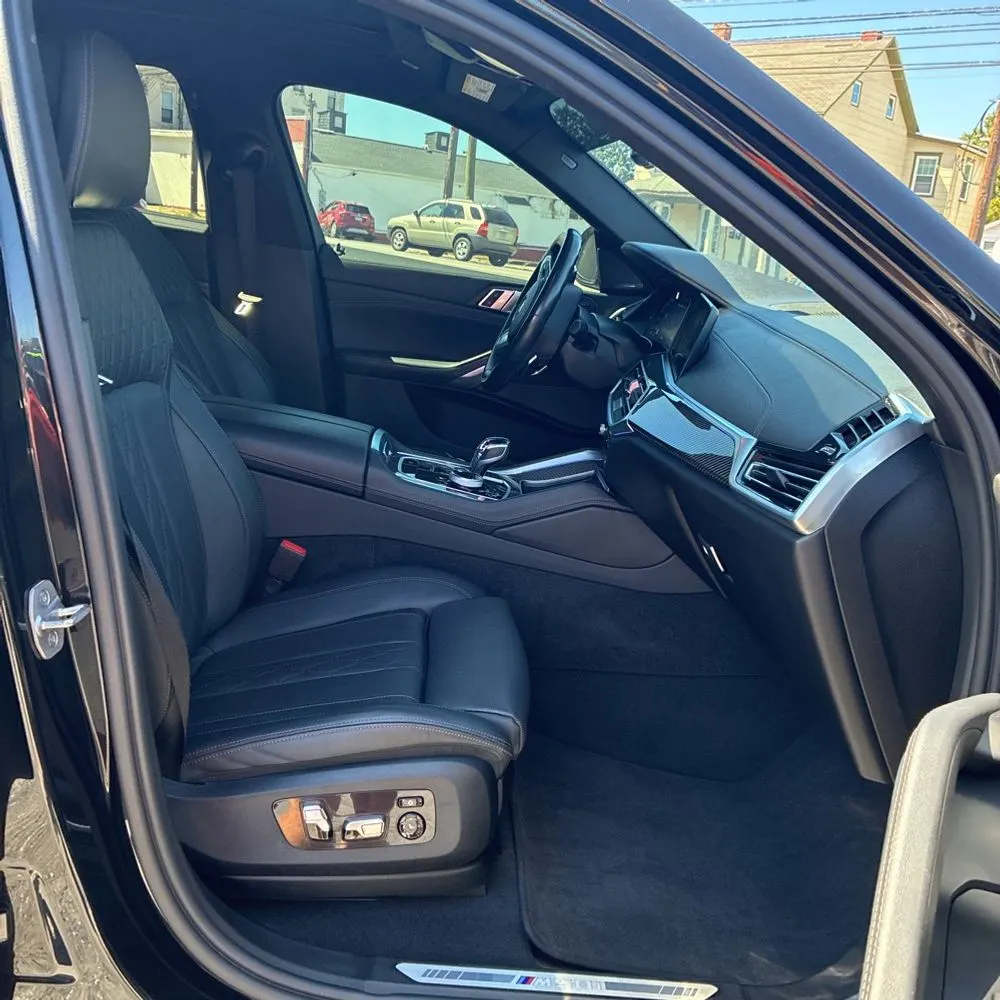 2023 BMW X6 M50i