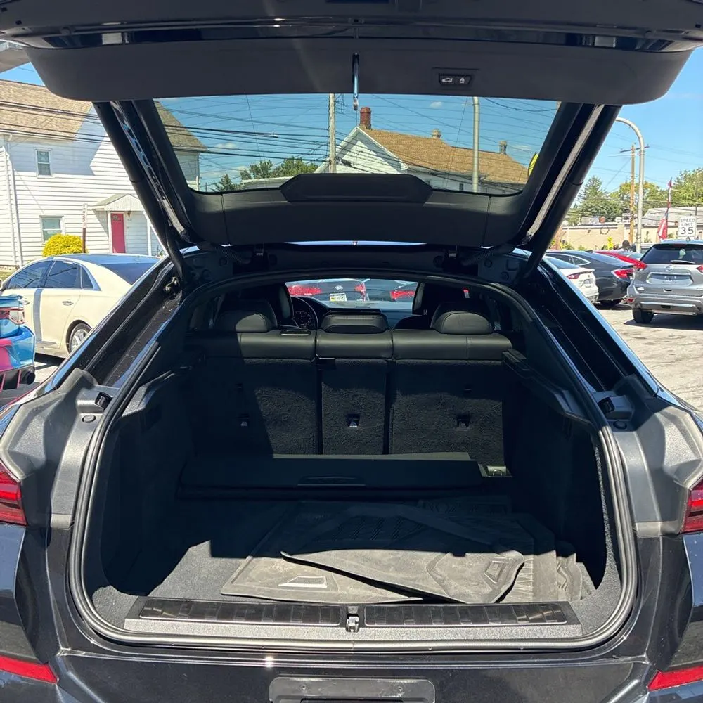 2023 BMW X6 M50i