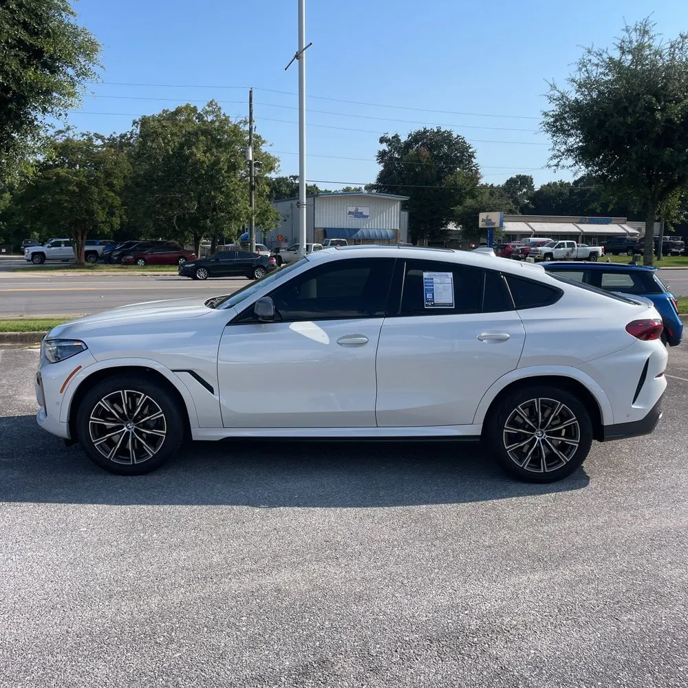 2022 BMW X6 M50i