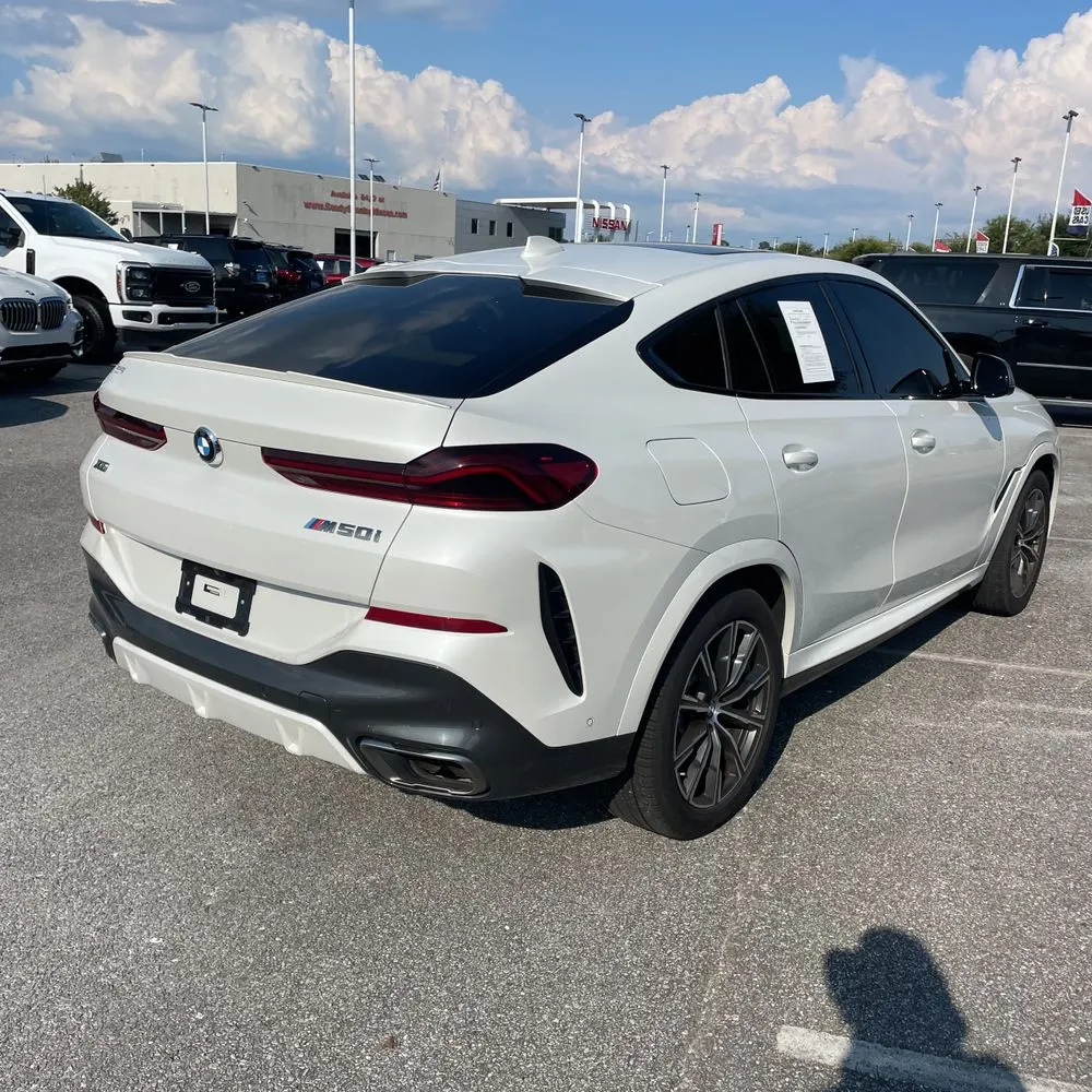 2022 BMW X6 M50i