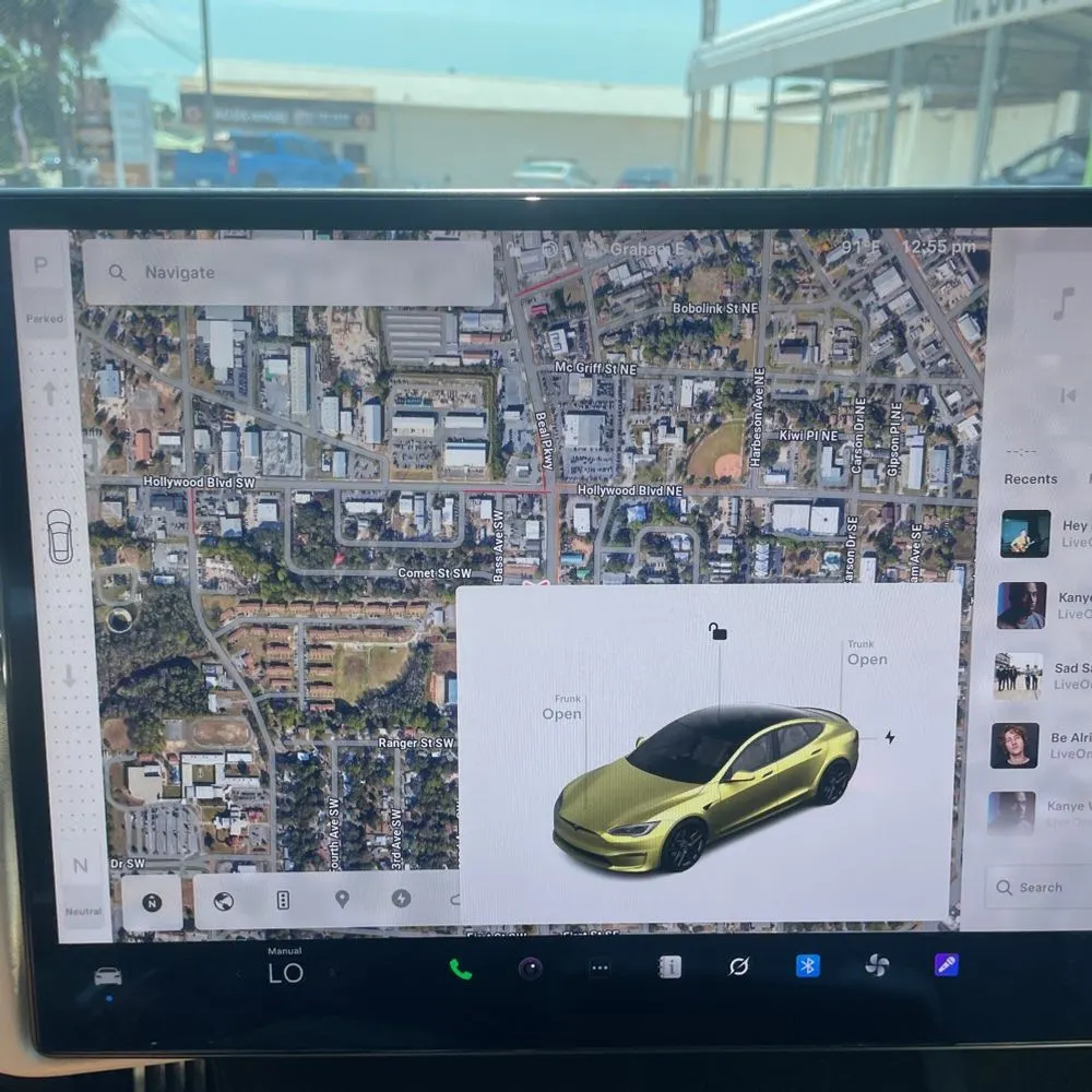 2022 Tesla Model S Plaid