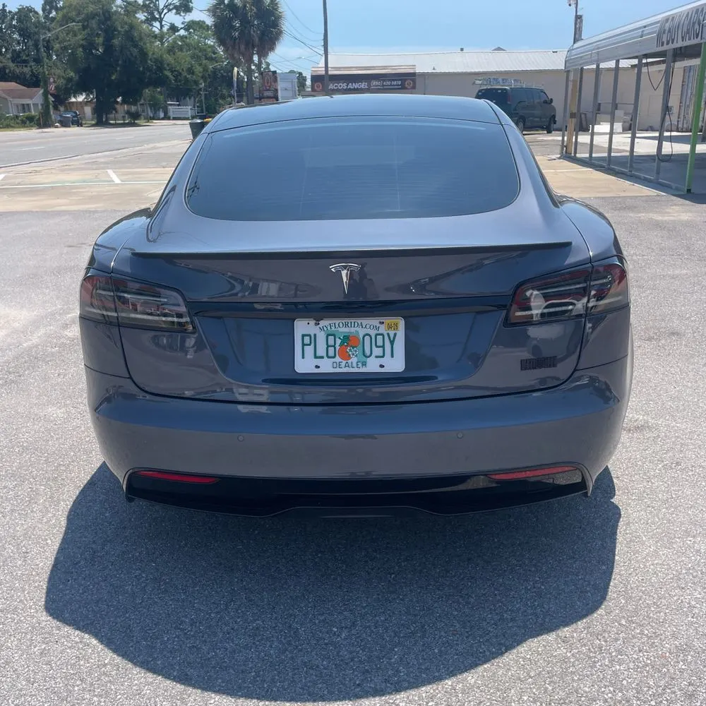 2022 Tesla Model S Plaid