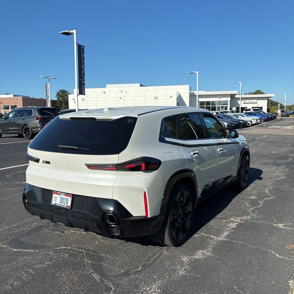 2023 BMW XM Base