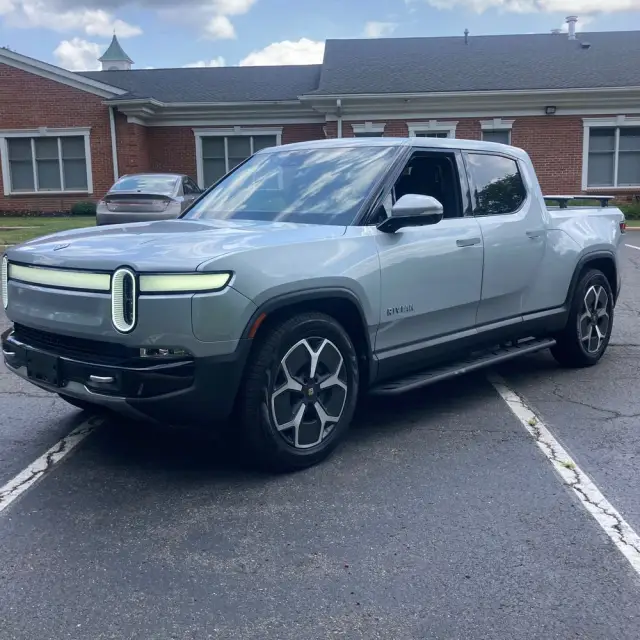 2024 Rivian R1T Adventure Dual-Motor