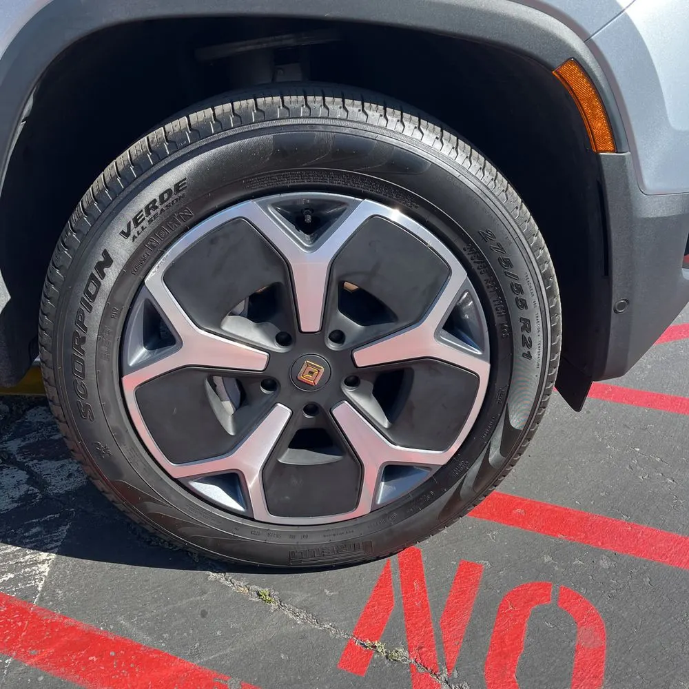 2024 Rivian R1T Adventure Dual-Motor