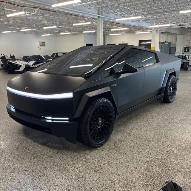 2024 Tesla Cybertruck Base